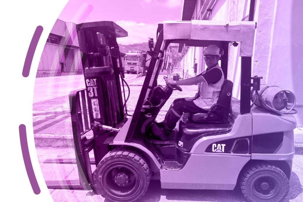 Colaborador de UBA obtiene su licencia de operador de montacargas